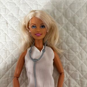 Barbie happy family baby doctor